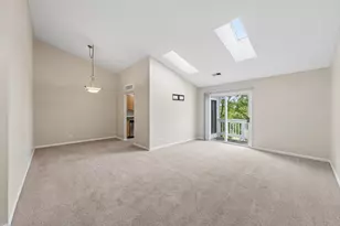 240 Ashbury Ln W, Roselle, IL 60172 - Photo 7