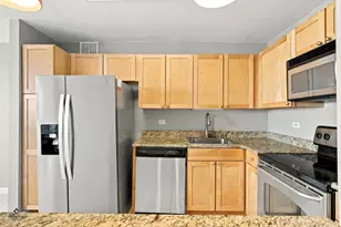 655 W Irving Park Rd, Chicago, IL 60613 - Photo 13