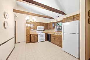 1300 N Lyle Ave, Elgin, IL 60123 - Photo 7