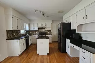 3395 Charlemaine Dr, Aurora, IL 60504 - Photo 5