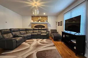 3395 Charlemaine Dr, Aurora, IL 60504 - Photo 3
