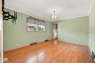 10124 Alice Ct, Oak Lawn, IL 60453 - Photo 9