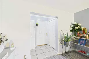 121 Fairway Rd, Carpentersville, IL 60110 - Photo 9