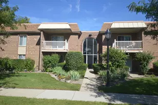 902 W Alleghany Dr, Arlington Heights, IL 60004 - Photo 1