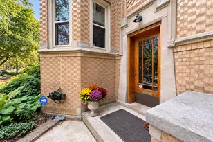 1919 W Waveland Ave, Chicago, IL 60613 - Photo 15