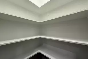 1919 W Waveland Ave, Chicago, IL 60613 - Photo 21
