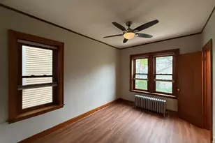 1919 W Waveland Ave, Chicago, IL 60613 - Photo 19