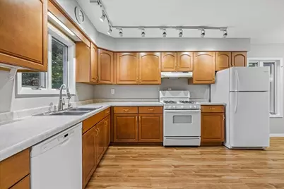 8014 Hillside Road, Crystal Lake, IL 60012 - Photo 13