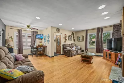 2119 Cherry Avenue, Hanover Park, IL 60133 - Photo 5