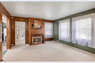 804 Roosevelt Road, Woodstock, IL 60098 - Photo 3