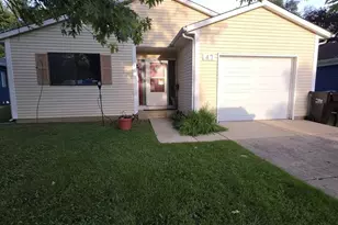 47 Woodbine Dr, Crystal Lake, IL 60014 - Photo 1