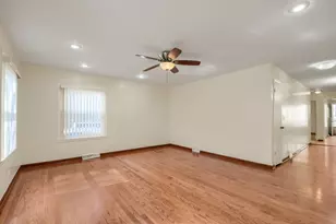 1930 W Birchwood Ave, Chicago, IL 60626 - Photo 3