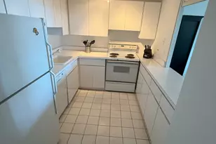 1560 N Sandburg Terrace, Chicago, IL 60614 - Photo 3