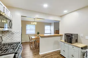 75 Larch Ct, Schaumburg, IL 60193 - Photo 7