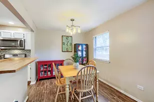 75 Larch Ct, Schaumburg, IL 60193 - Photo 5