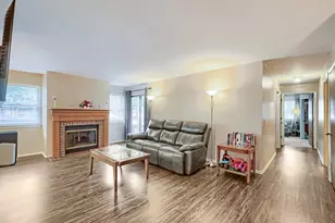 75 Larch Ct, Schaumburg, IL 60193 - Photo 3