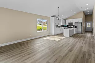 410 E Butler Ave, Grant Park, IL 60940 - Photo 11