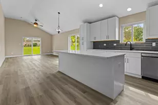 410 E Butler Ave, Grant Park, IL 60940 - Photo 9