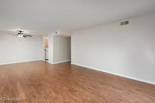 13A Kingery Quarter, Willowbrook, IL 60527 - Photo 5