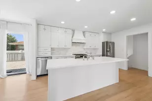 8425 W Sunnyside Ave, Chicago, IL 60656 - Photo 5