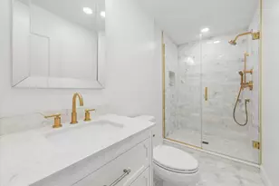 8425 W Sunnyside Ave, Chicago, IL 60656 - Photo 11