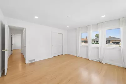 8425 W Sunnyside Avenue, Chicago, IL 60656 - Photo 9