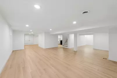 8425 W Sunnyside Avenue, Chicago, IL 60656 - Photo 13