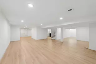 8425 W Sunnyside Ave, Chicago, IL 60656 - Photo 13