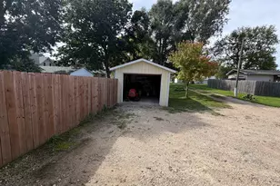 633 S Main St, Sheffield, IL 61361 - Photo 35
