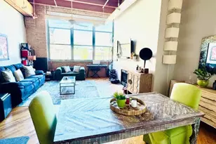 1733 W Irving Park Rd, Chicago, IL 60613 - Photo 9
