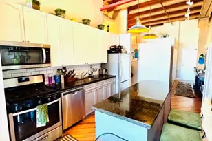 1733 W Irving Park Rd, Chicago, IL 60613 - Photo 7