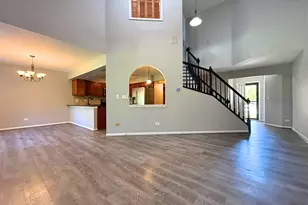 1661 Carmel Ct, Hoffman Estates, IL 60169 - Photo 5