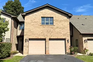 1661 Carmel Ct, Hoffman Estates, IL 60169 - Photo 1