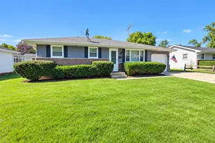 194 Patrick Dr, South Elgin, IL 60177 - Photo 1