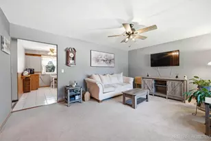 194 Patrick Dr, South Elgin, IL 60177 - Photo 5