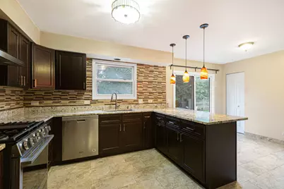 77 Montclair Road, Vernon Hills, IL 60061 - Photo 7