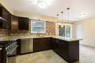 77 Montclair Rd, Vernon Hills, IL 60061 - Photo 7