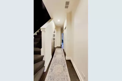 3022 W Newport Avenue, Chicago, IL 60618 - Photo 25