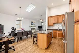 917 W Lakeside Pl, Chicago, IL 60640 - Photo 11