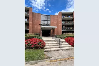 1615 E Central Road #422-C, Arlington Heights, IL 60005 - Photo 1