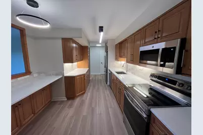 1615 E Central Road #422-C, Arlington Heights, IL 60005 - Photo 3