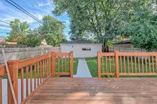 5145 Mulford St, Skokie, IL 60077 - Photo 17