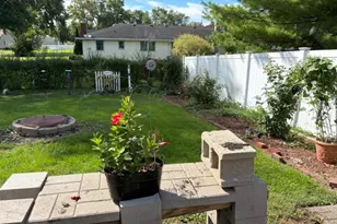 915 W 1st St, Spring Valley, IL 61362 - Photo 15