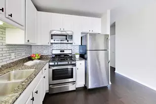 630 N State St, Chicago, IL 60654 - Photo 9