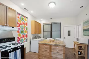 2008 W Roscoe St, Chicago, IL 60618 - Photo 5