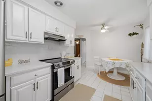 3242 N Oleander Ave, Chicago, IL 60634 - Photo 7