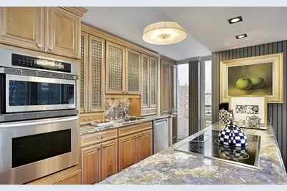 111 E Chestnut Street #22A, Chicago, IL 60611 - Photo 15