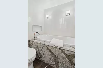111 E Chestnut Street #22A, Chicago, IL 60611 - Photo 23
