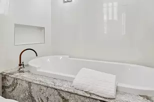 111 E Chestnut St, Chicago, IL 60611 - Photo 23