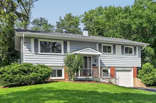730 Hillcrest Blvd, Hoffman Estates, IL 60169 - Photo 1